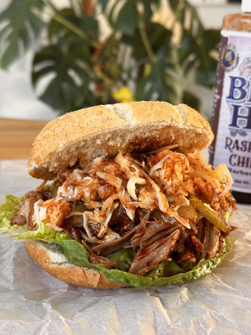 Bułka z szarpaną wieprzowiną (Pulled Pork)